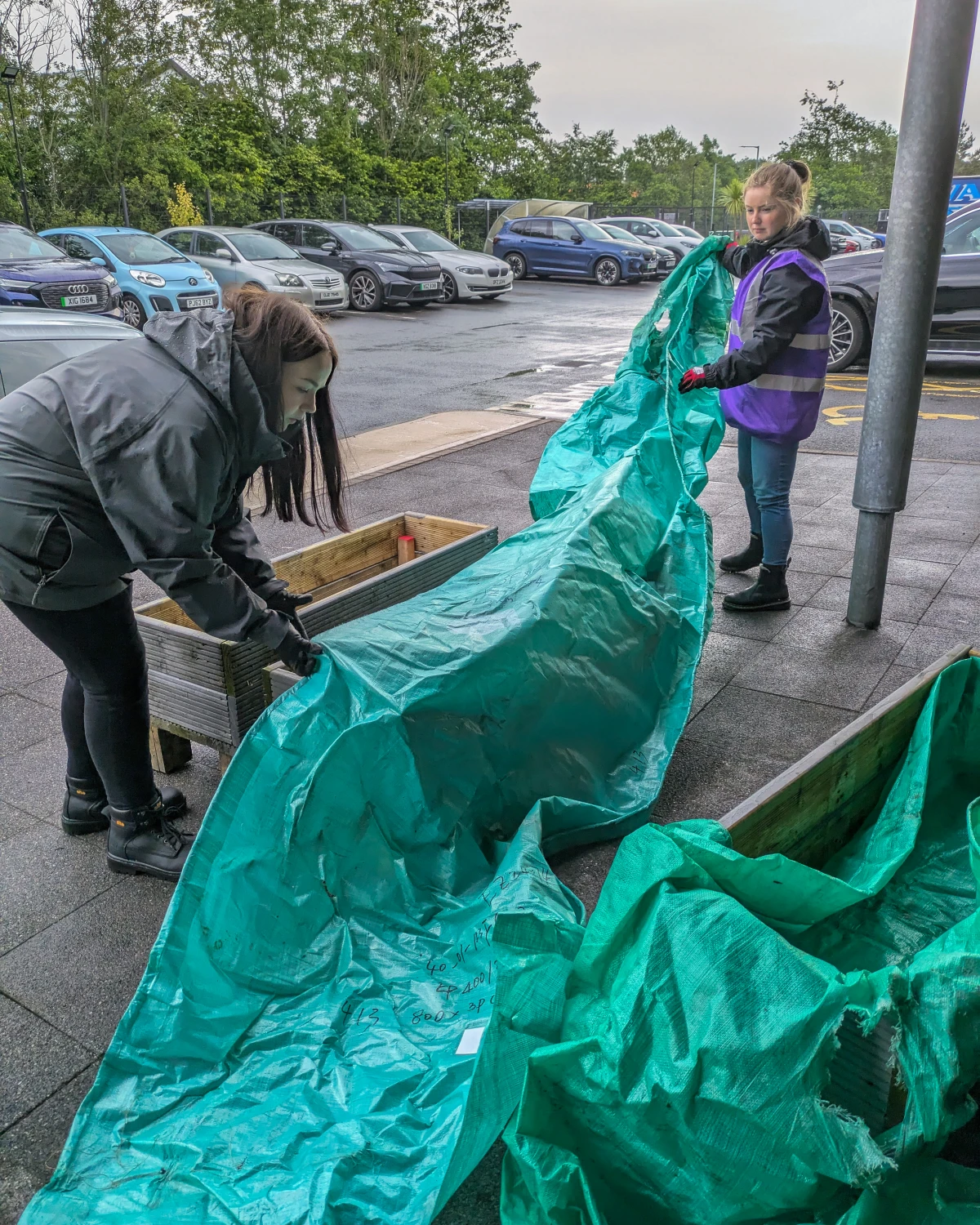 From Pallets to Planters – Creating Upcycled Garden Planters for a Sustainable Future