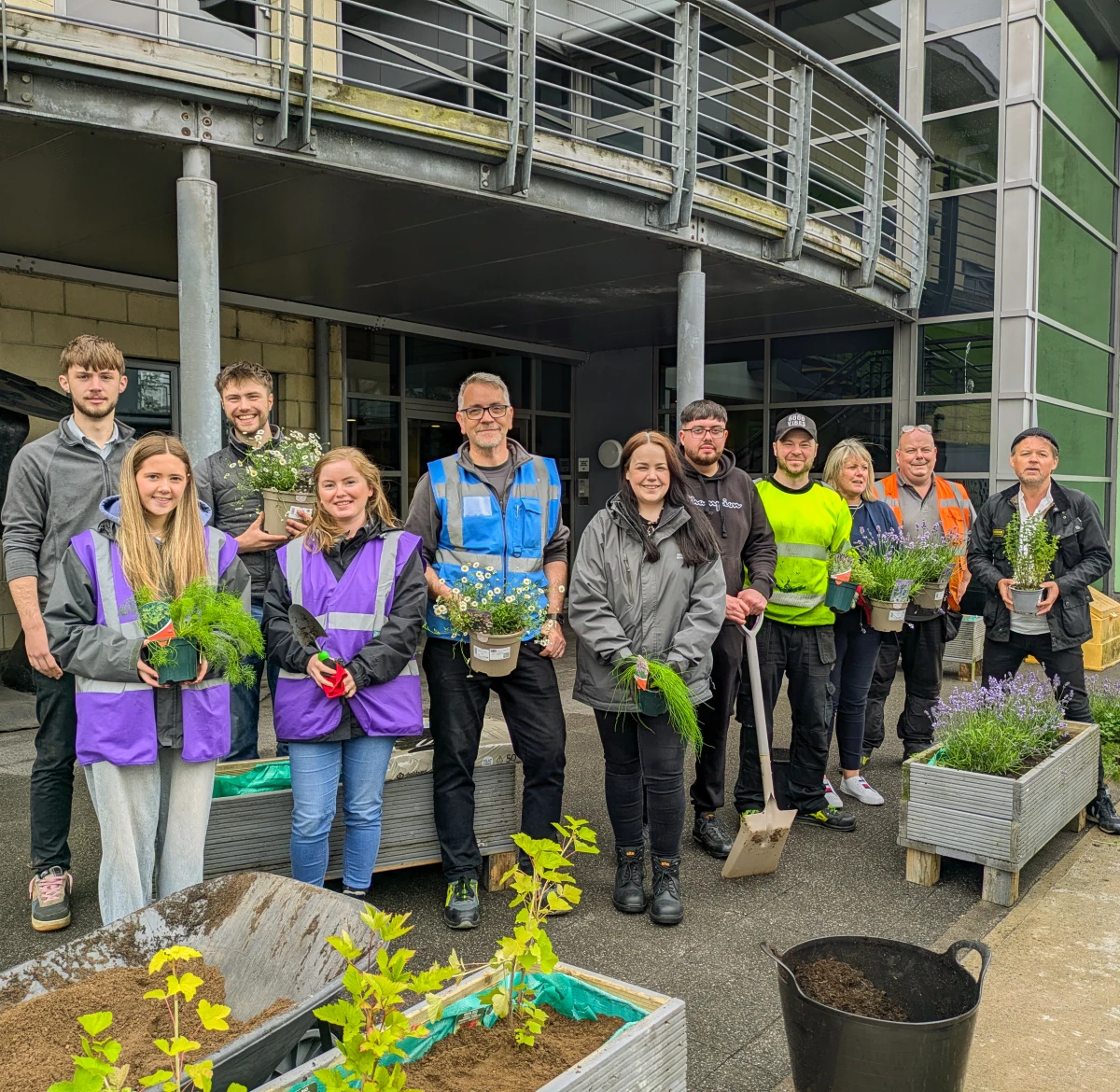 From Pallets to Planters – Creating Upcycled Garden Planters for a Sustainable Future