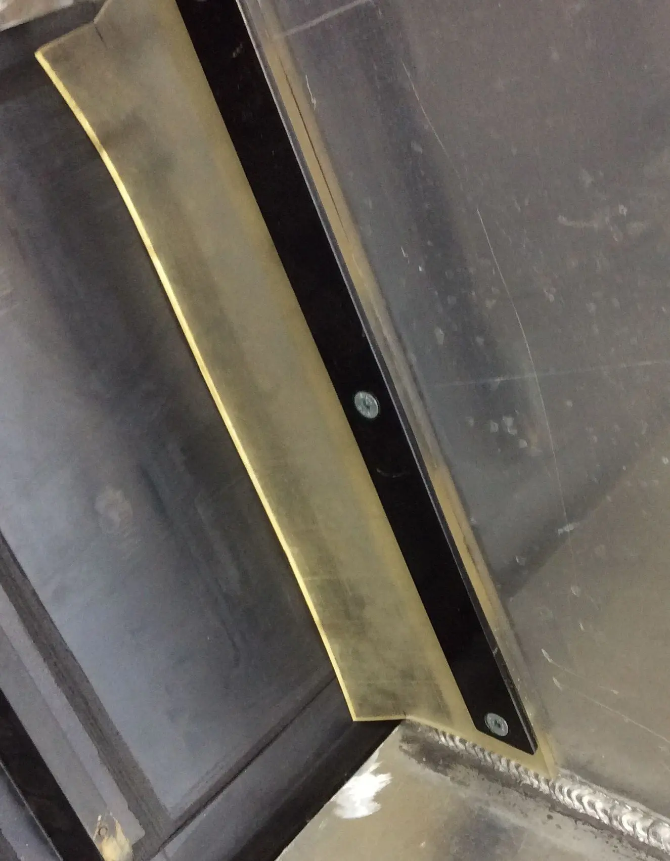 Conveyor skirting