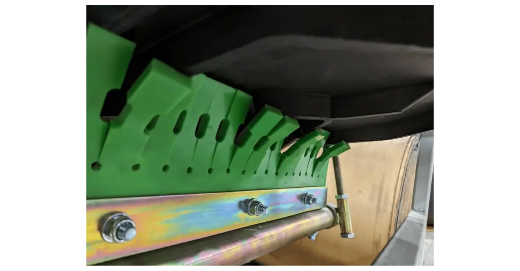 Chevron PU belt cleaner